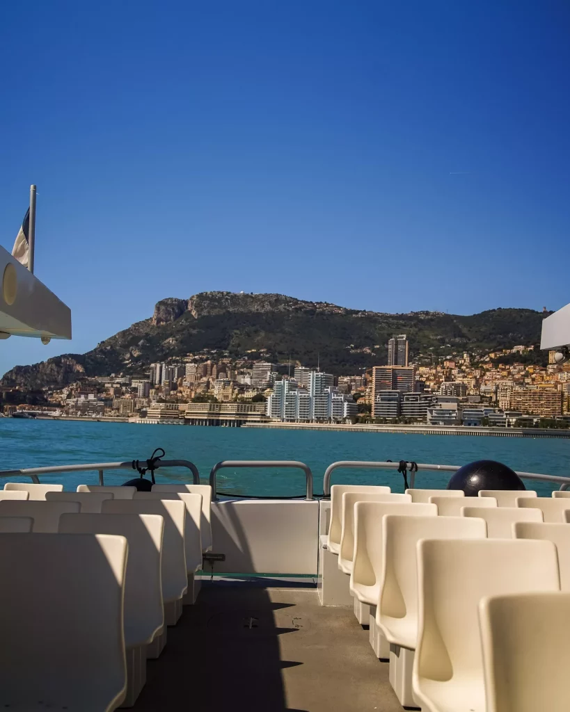 promenade en mar à Monaco vue depuis la mer